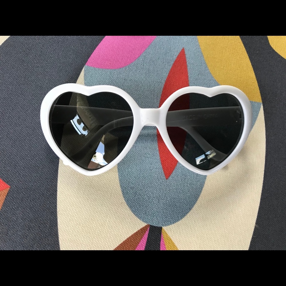 ❤️ shaped sunnies!! - Picture 2 of 7